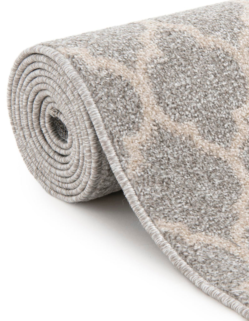 Lattice Gardens Collection Area Rug - Bloomfield (Light Gray) Round Light Gray lifestyle 74