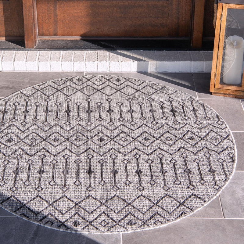 Garden Lattice Oasis Collection Area Rug - Pergola (Gray) Round Gray lifestyle 0
