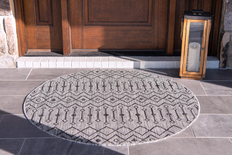 Garden Lattice Oasis Collection Area Rug - Pergola (Gray) Round Gray lifestyle 2