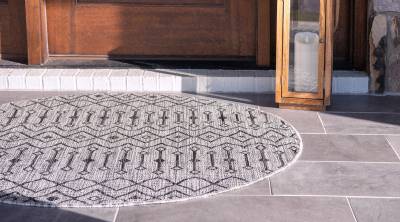 Garden Lattice Oasis Collection Area Rug - Pergola (Gray) Round Gray lifestyle 3