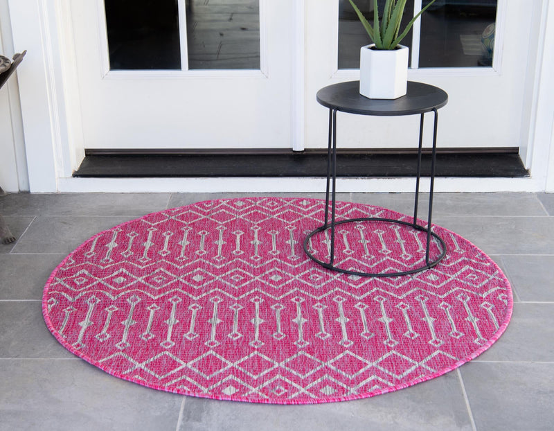 Garden Lattice Oasis Collection Area Rug - Pergola (Fuschia) Round Fuschia lifestyle 2