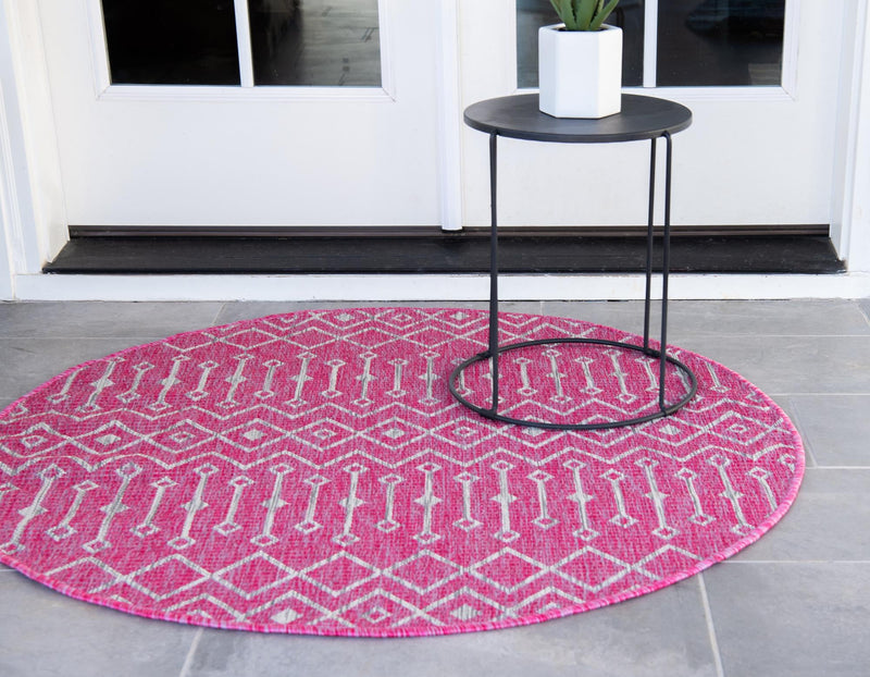 Garden Lattice Oasis Collection Area Rug - Pergola (Fuschia) Round Fuschia lifestyle 3