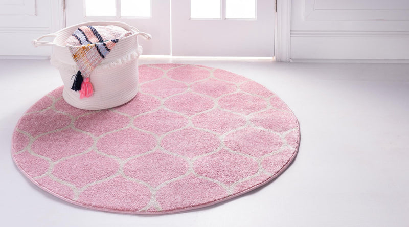 Lattice Garden Collection Area Rug - Pergolatown (Light Pink) Round Light Pink lifestyle 2