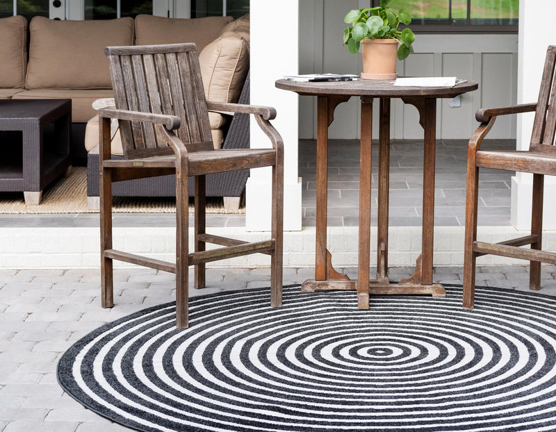 Catalina Cove Outdoor Collection Area Rug - Avalon Round Black lifestyle 95