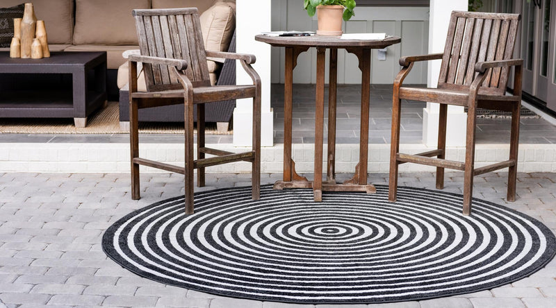 Catalina Cove Outdoor Collection Area Rug - Avalon Round Black lifestyle 107