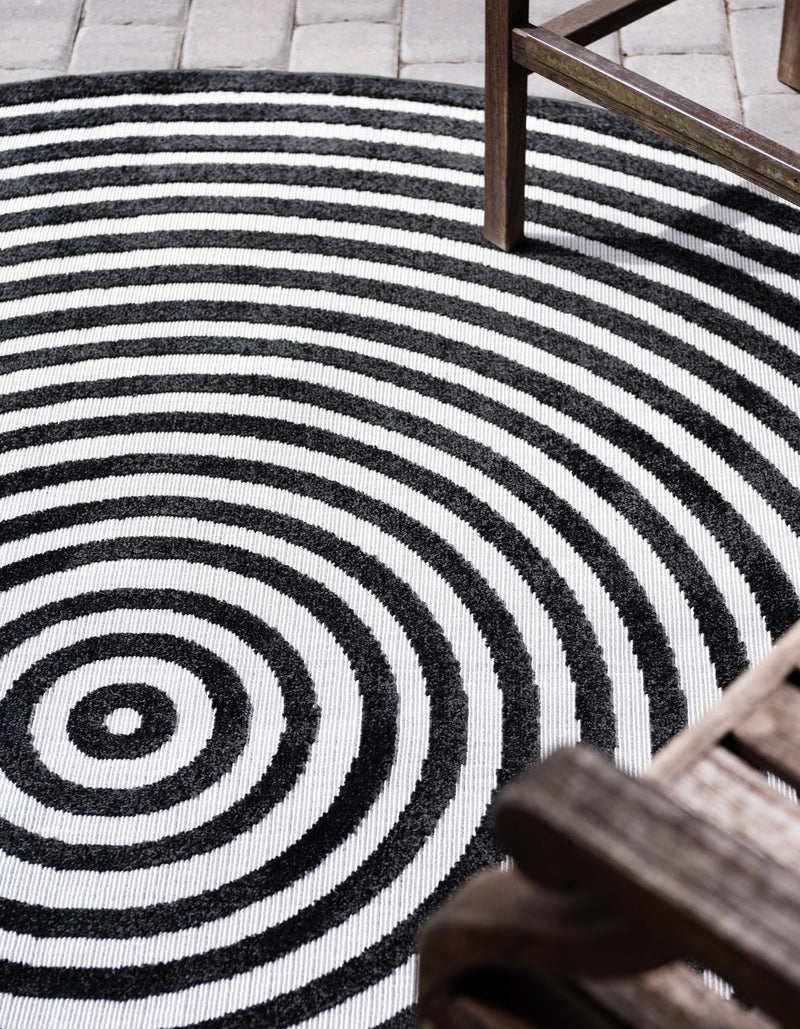 Catalina Cove Outdoor Collection Area Rug - Avalon Round Black lifestyle 115