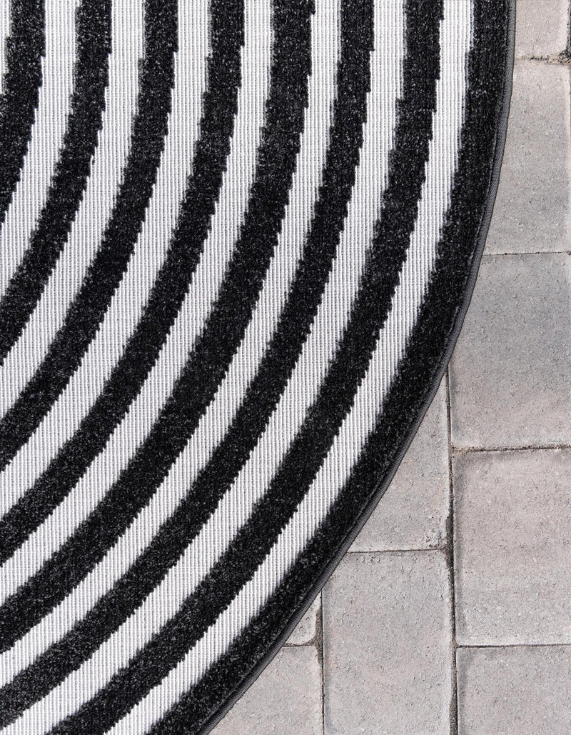 Catalina Cove Outdoor Collection Area Rug - Avalon Round Black lifestyle 129