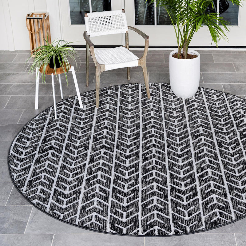 Catalina Cove Outdoor Collection Area Rug - Newport Round Black lifestyle 47