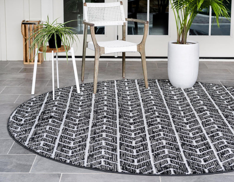 Catalina Cove Outdoor Collection Area Rug - Newport Round Black lifestyle 55