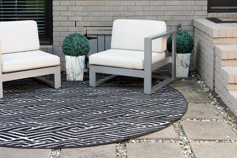 Catalina Cove Outdoor Collection Area Rug - Malibu Round Black lifestyle 57