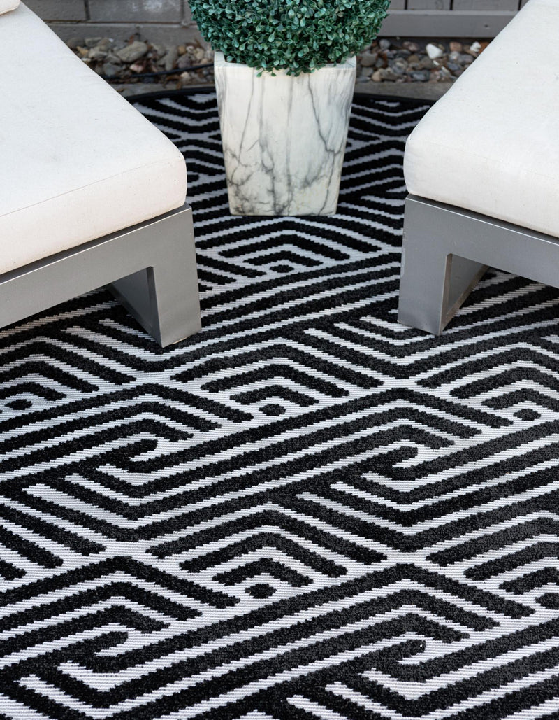Catalina Cove Outdoor Collection Area Rug - Malibu Round Black lifestyle 59