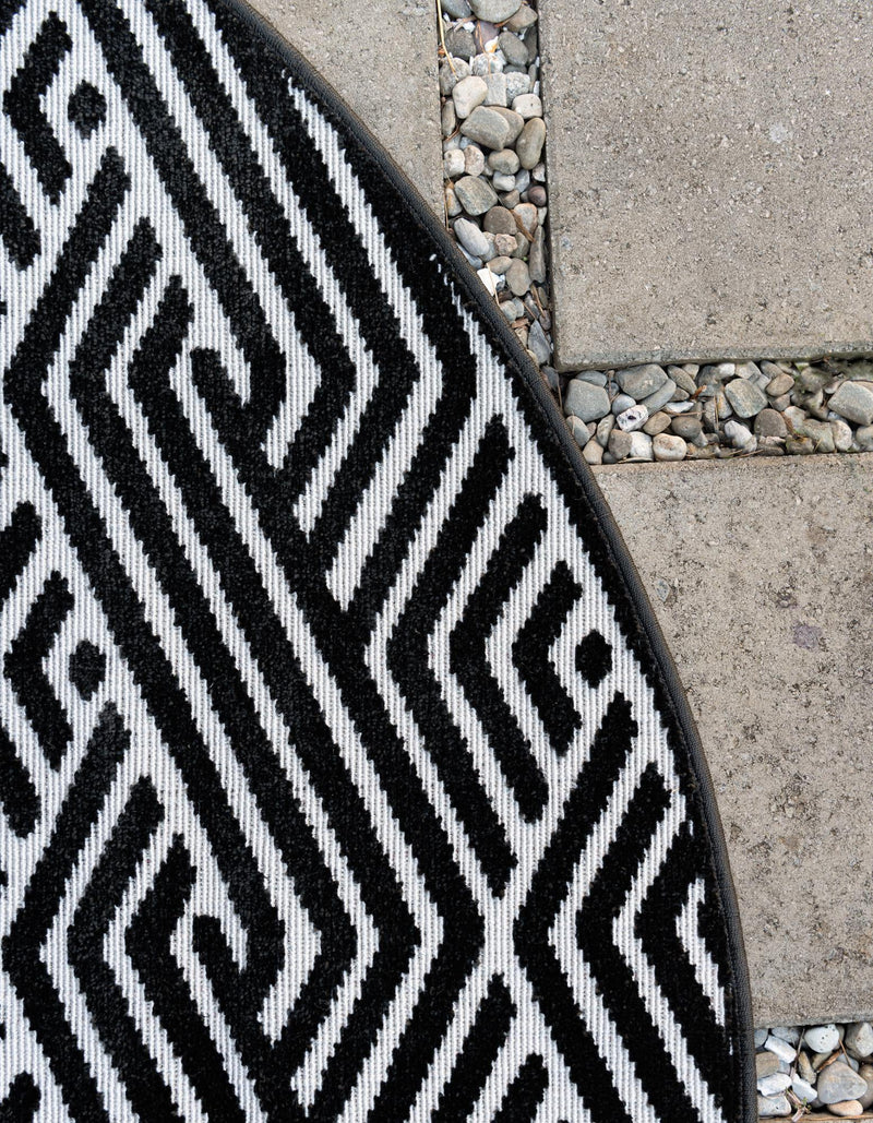 Catalina Cove Outdoor Collection Area Rug - Malibu Round Black lifestyle 63