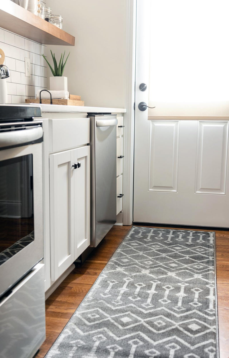 Marrakech Lattice Collection Area Rug - Medina (Gray) Runner Gray lifestyle 16