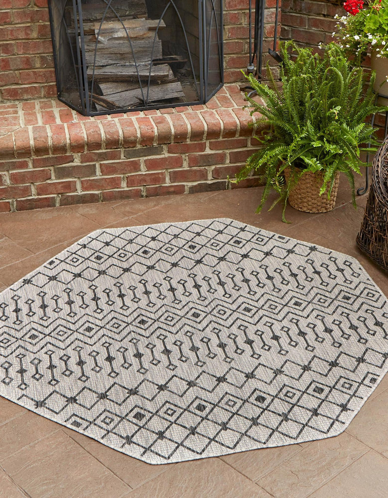 Garden Lattice Oasis Collection Area Rug - Pergola (Gray) Octagon Gray lifestyle 0