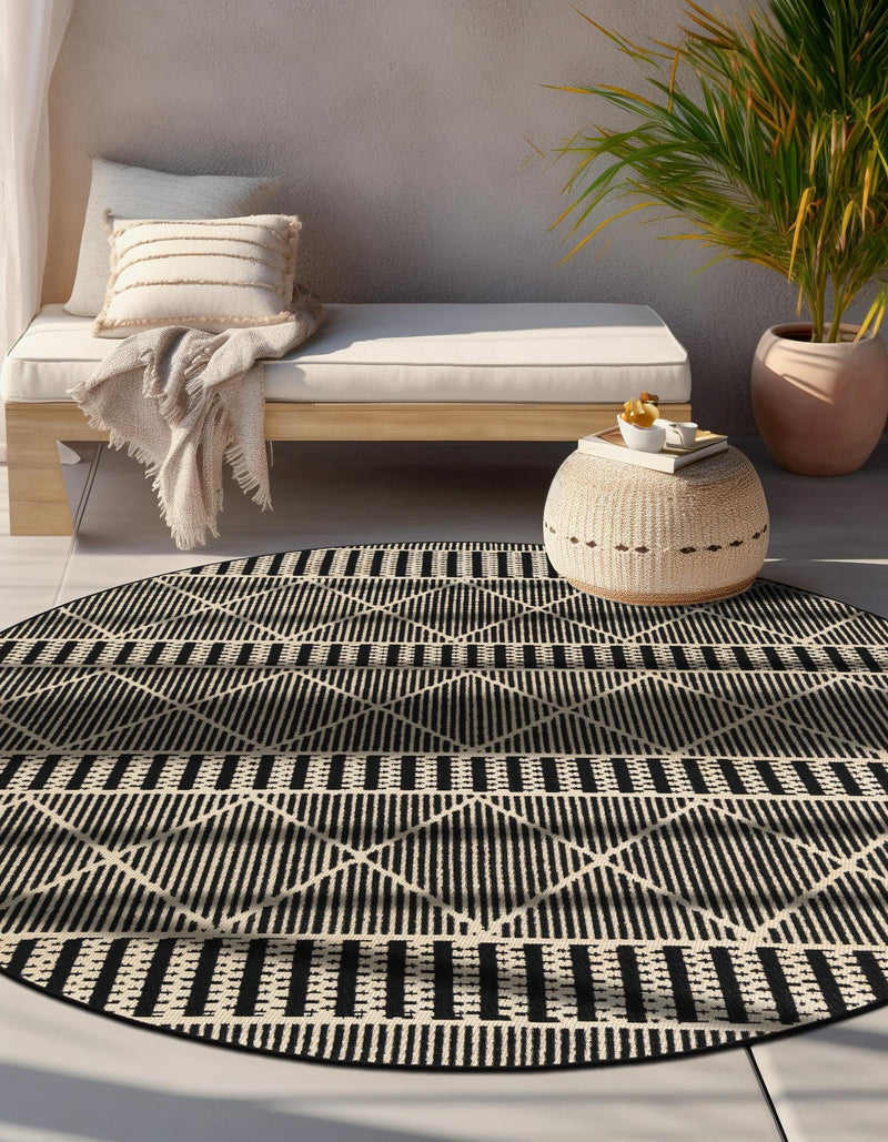 Seaside Lattice Collection Area Rug - Glade Round Black lifestyle 125