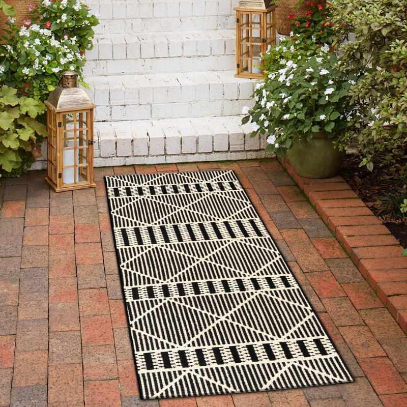 Seaside Lattice Collection Area Rug - Glade Runner Black lifestyle 206
