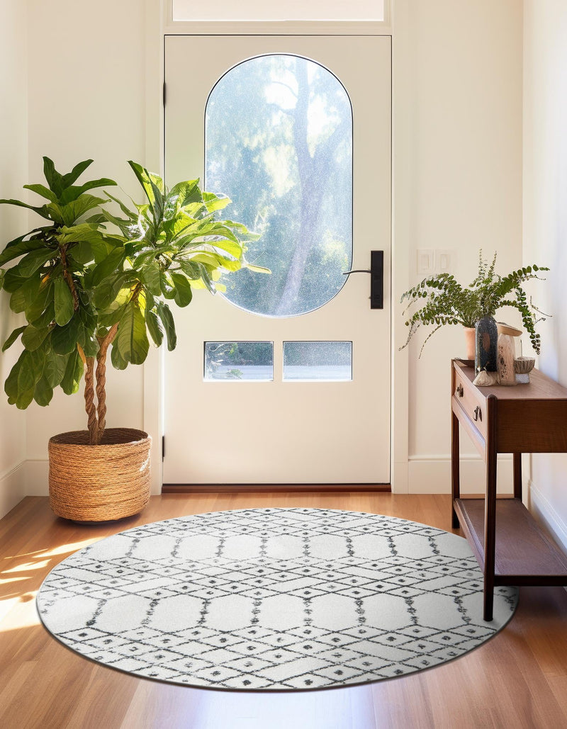 Marrakesh Lattice Collection Area Rug - Casablanca (Ivory Black) Round Ivory Black lifestyle 45