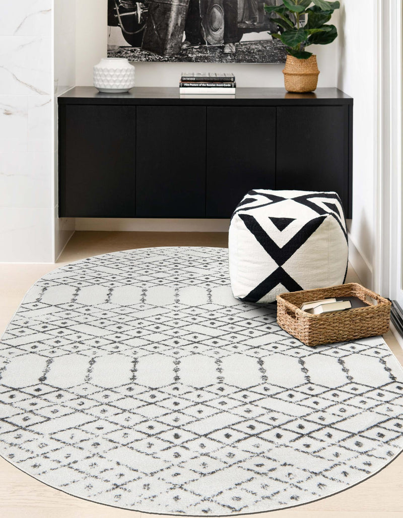 Marrakesh Lattice Collection Area Rug - Casablanca (Ivory Black) Oval Ivory Black lifestyle 34