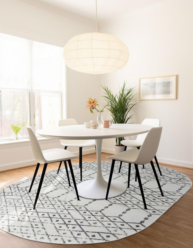 Marrakesh Lattice Collection Area Rug - Casablanca (Ivory Black) Oval Ivory Black lifestyle 41