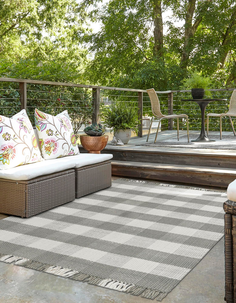 Sustainable Grid Indoor-Outdoor Oasis Collection Area Rug - Savannah Rectangle Gray lifestyle 18
