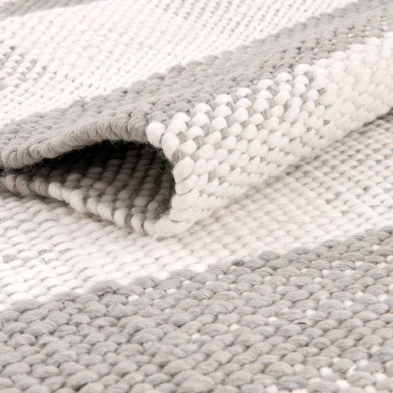 Sustainable Grid Indoor-Outdoor Oasis Collection Area Rug - Savannah Rectangle Gray lifestyle 39