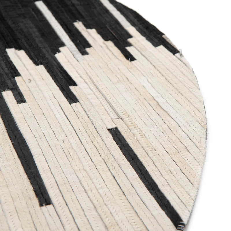 Savannah Hideaway Collection Area Rug - Savannah Round Black White lifestyle 55