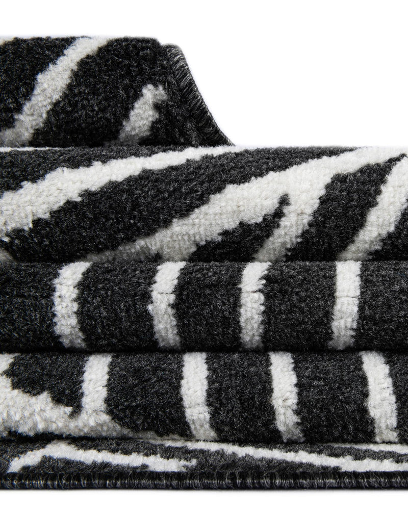 Copenhagen Edge Collection Area Rug - Osterbro Round Black lifestyle 165