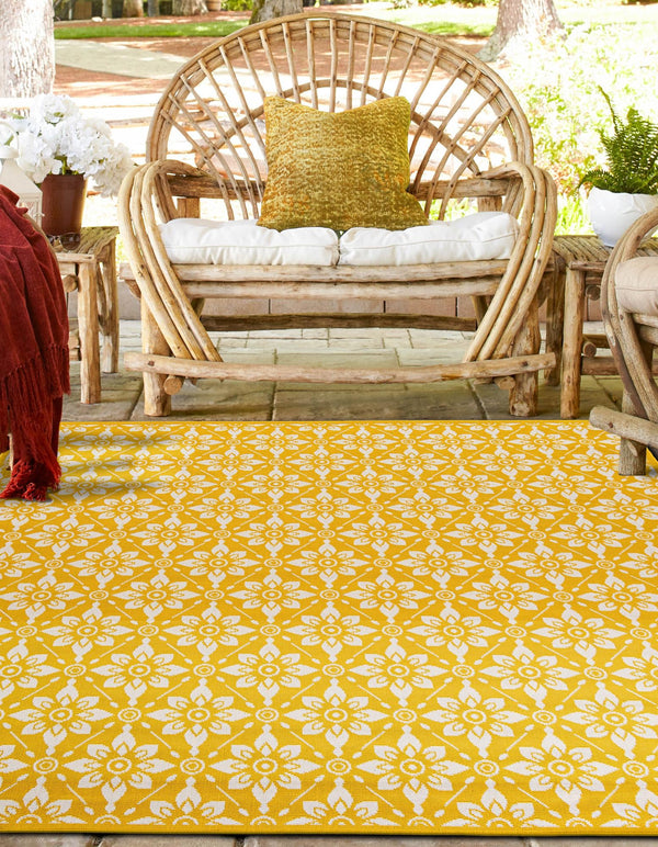 Seaside Lattice Collection Area Rug - Whitby Square Yellow lifestyle 60