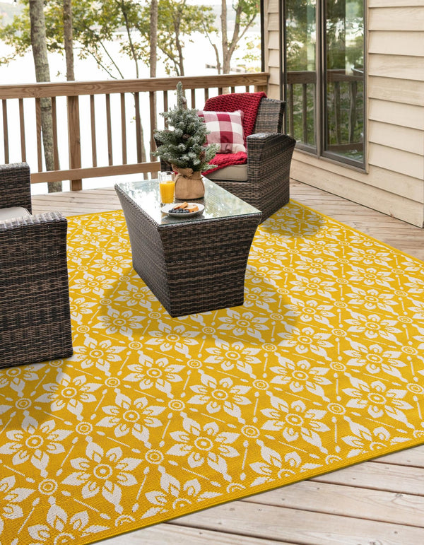 Seaside Lattice Collection Area Rug - Whitby Square Yellow lifestyle 90