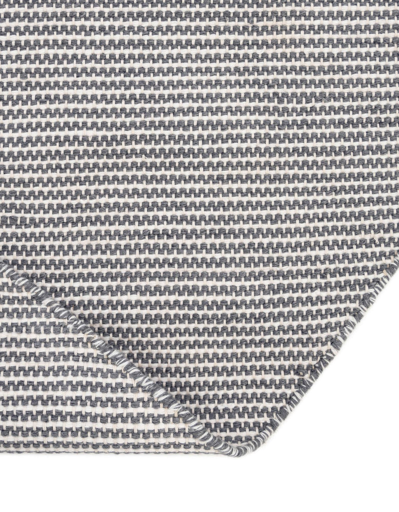 Jill Zarin Malibu Sands Outdoor Collection Area Rug - Pebble (Silver Stars) Round Silver Stars lifestyle 13