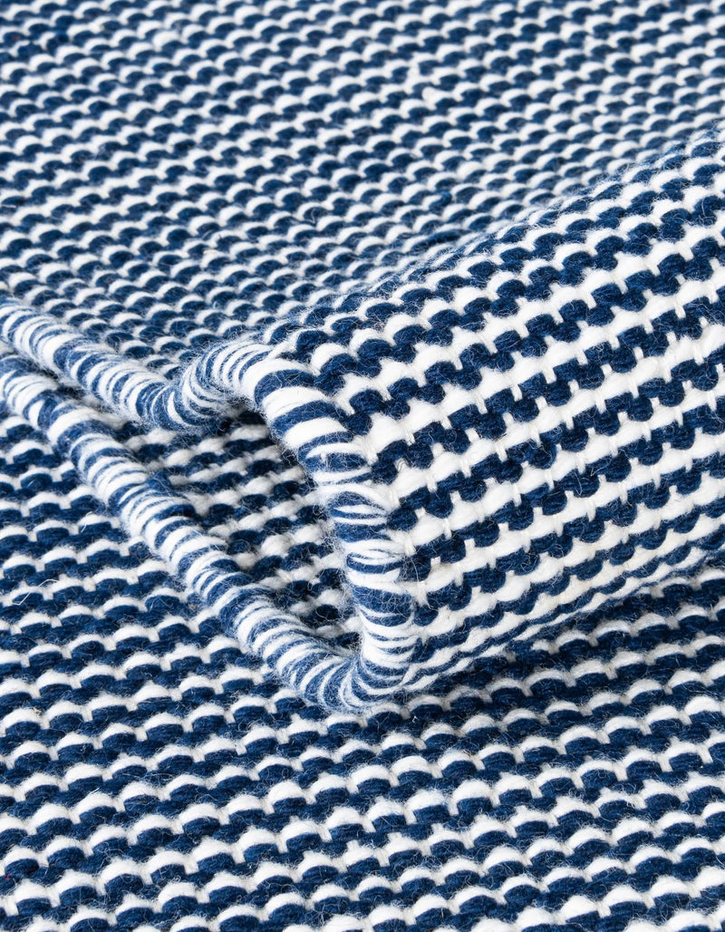 Jill Zarin Malibu Sands Outdoor Collection Area Rug - Pebble (Navy Sky) Runner Navy Sky lifestyle 4