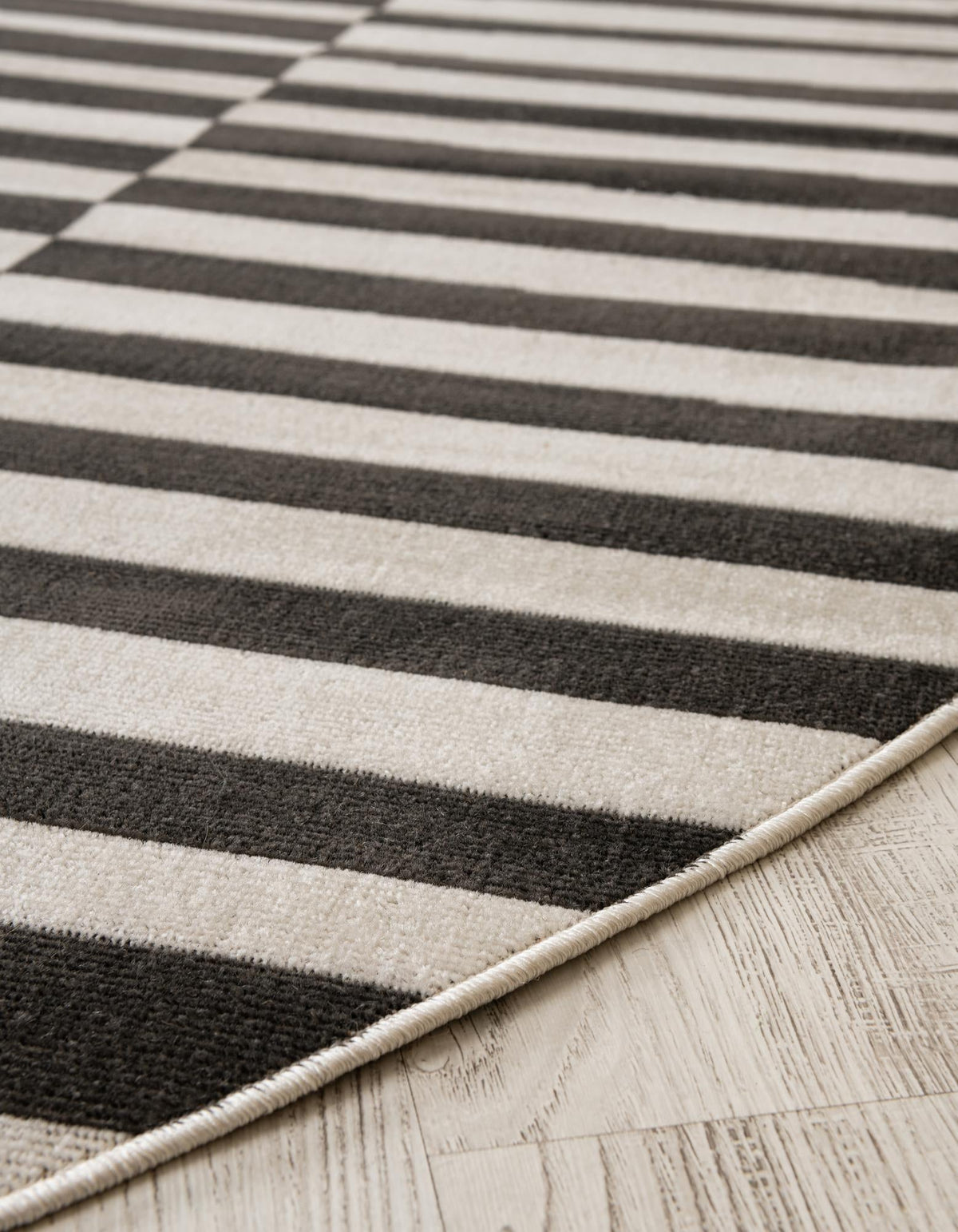 Soho Elegance Collection Area Rug -  Hudson (Black) Round Black  lifestyle 36