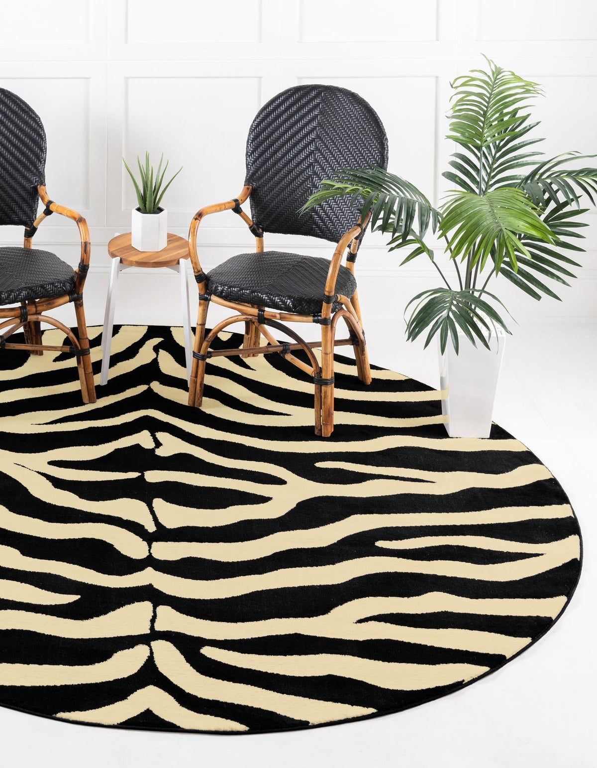 Savannah Sojourn Collection Area Rug -  Kilimanjaro Round Black  lifestyle 65