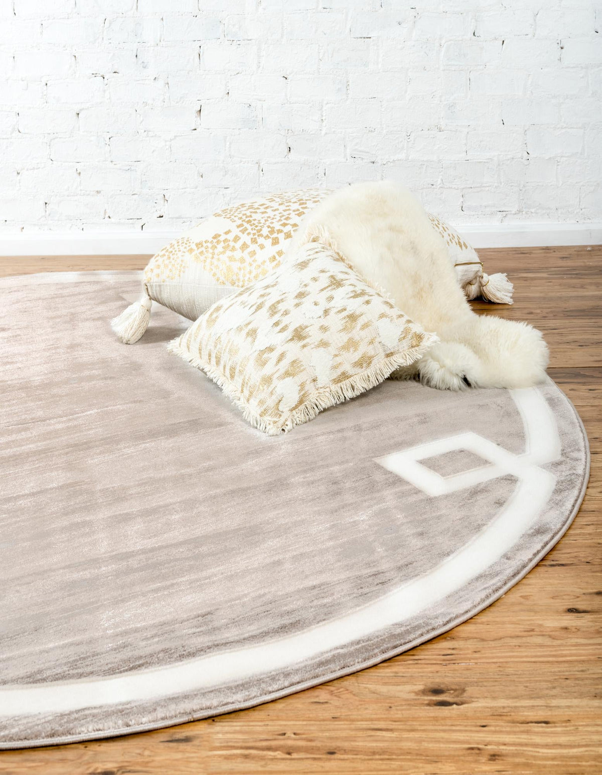 Metro Heights Collection Area Rug -  Bronx Round Light Brown  lifestyle 40