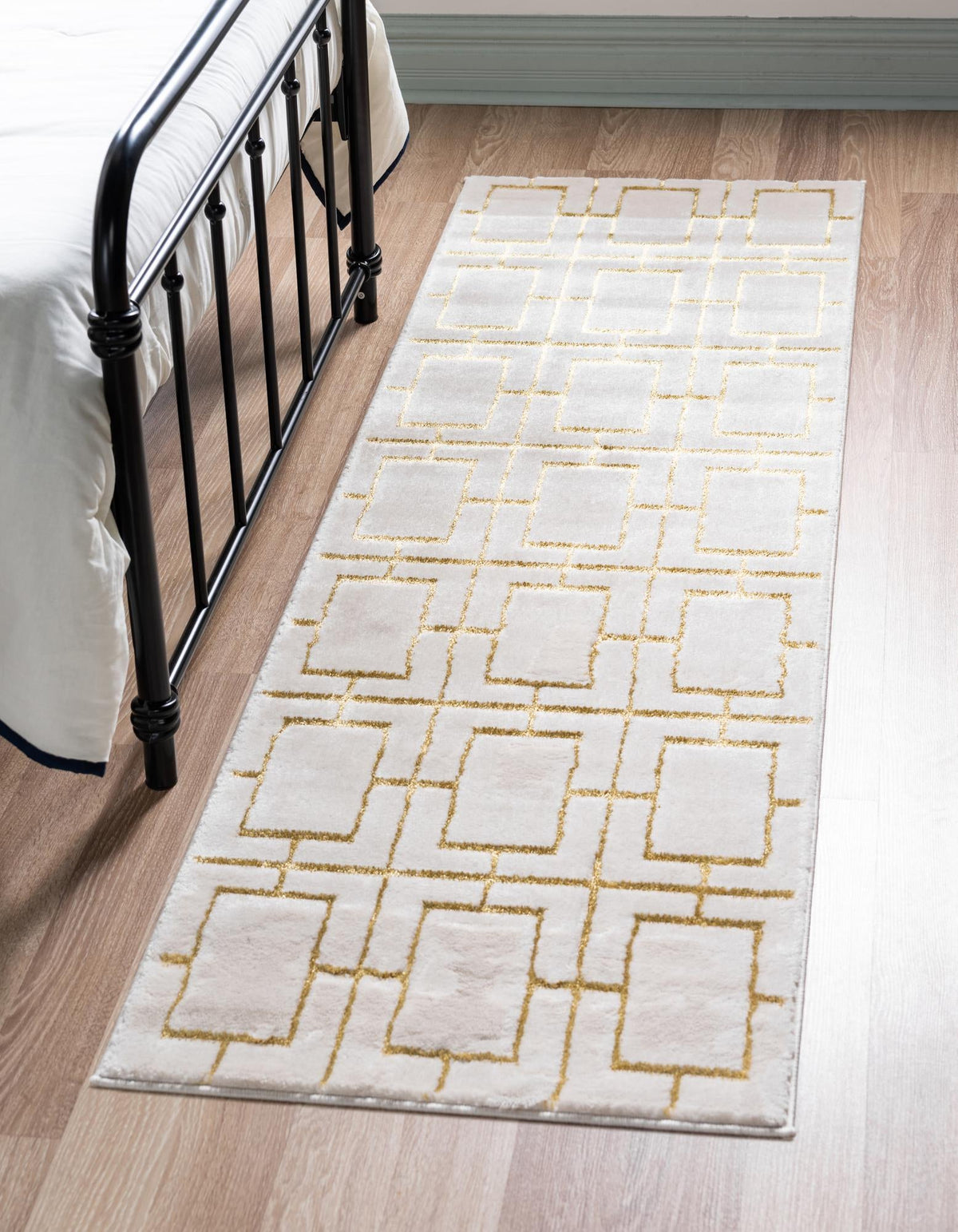 Hollywood Luxe Collection Area Rug -  Beverly (White Gold) Runner White and Gold  lifestyle 41