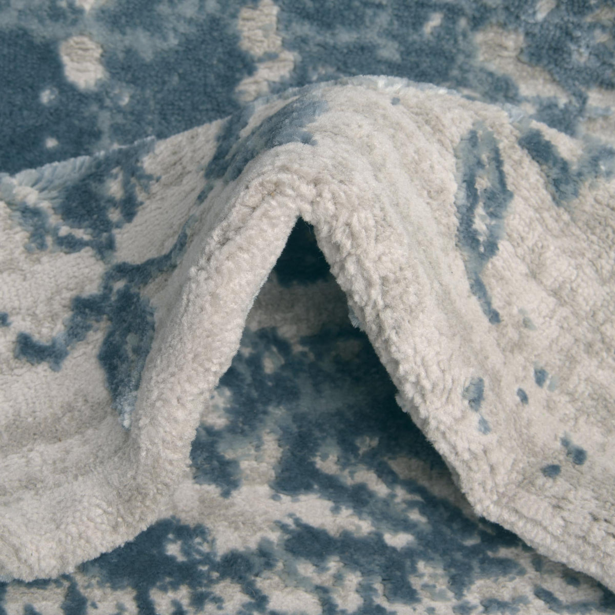 Derbyshire Elegance Collection Area Rug - Buxton Round Light Blue  lifestyle 39