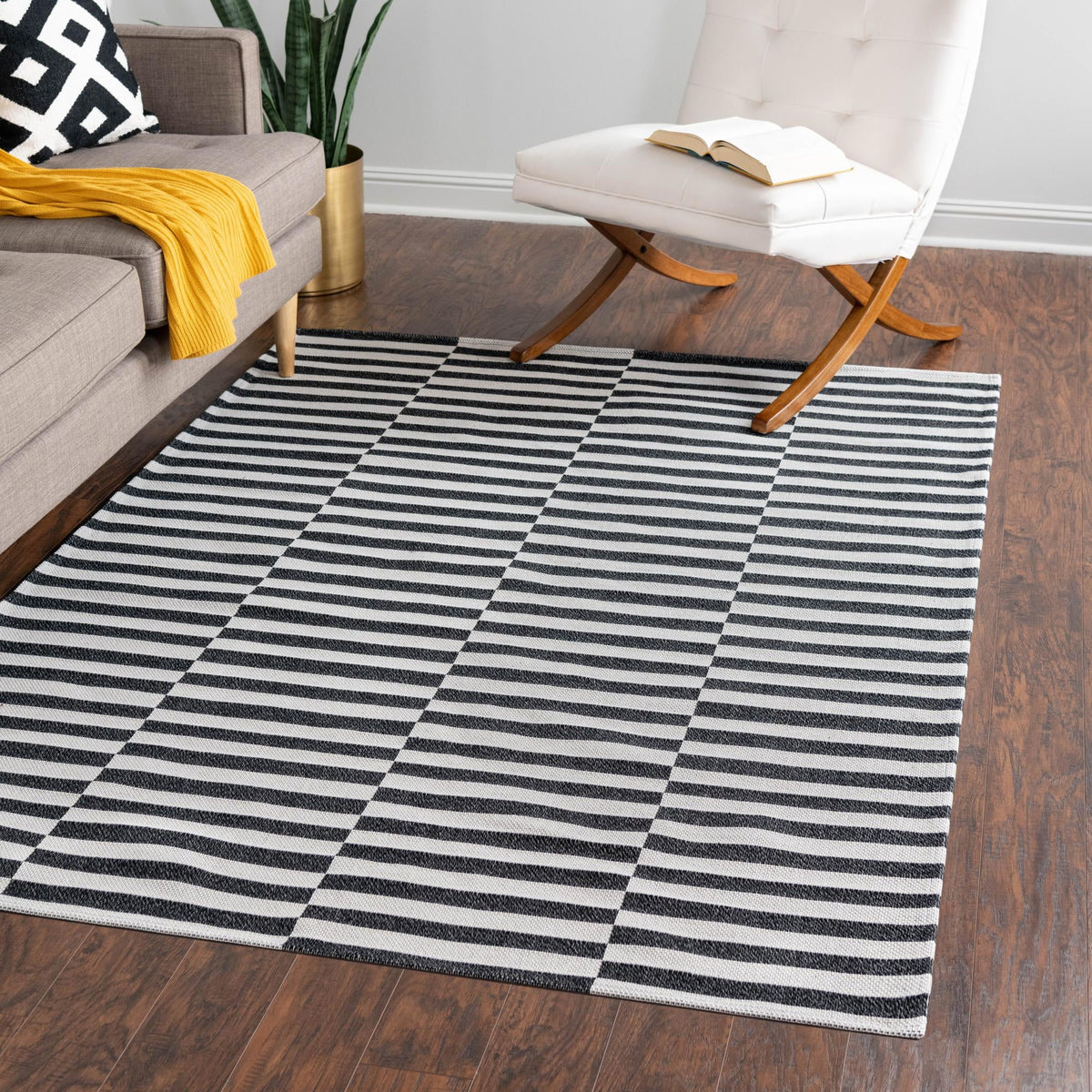 Savannah Elegance Collection Area Rug -  Jekyll Rectangle Black  lifestyle 33