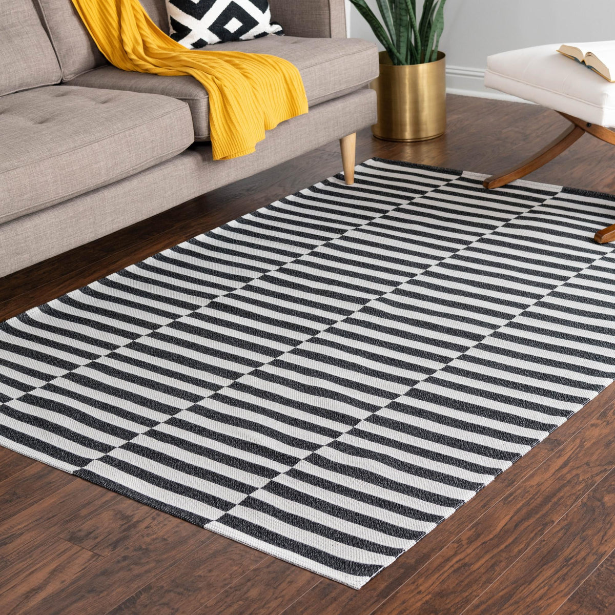 Savannah Elegance Collection Area Rug -  Jekyll Rectangle Black  lifestyle 34