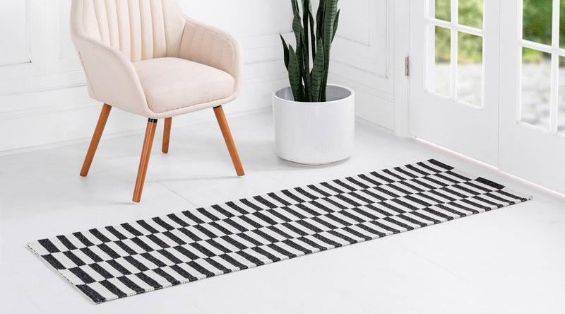 Savannah Elegance Collection Area Rug -  Jekyll Runner Black  lifestyle 40
