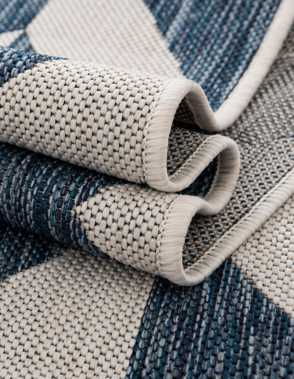 Urban Oasis Rugs Collection Area Rug -  Highrise (Blue) Round Blue  lifestyle 26