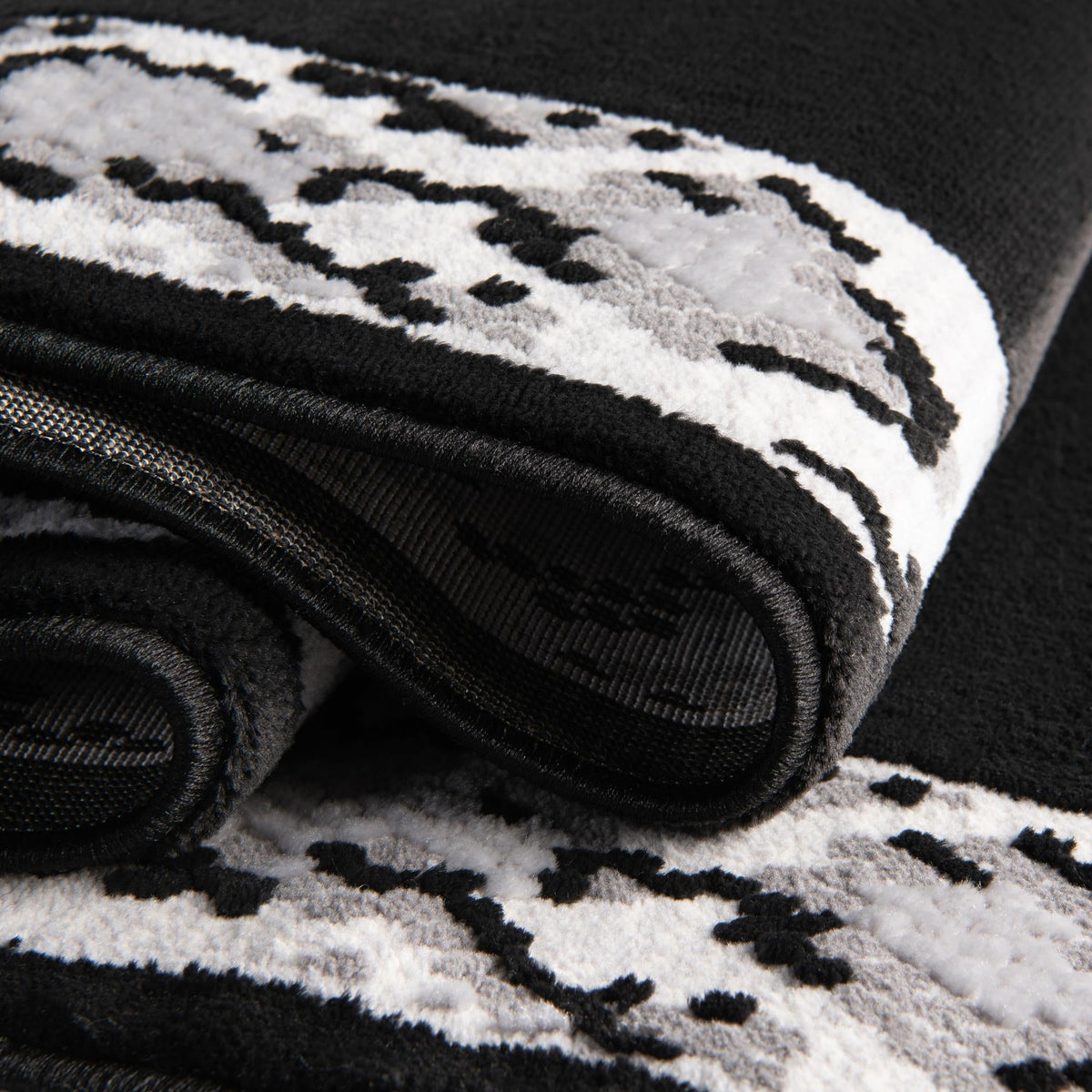 Verona Elegance Collection Area Rug -  Sirmione Round Black  lifestyle 39