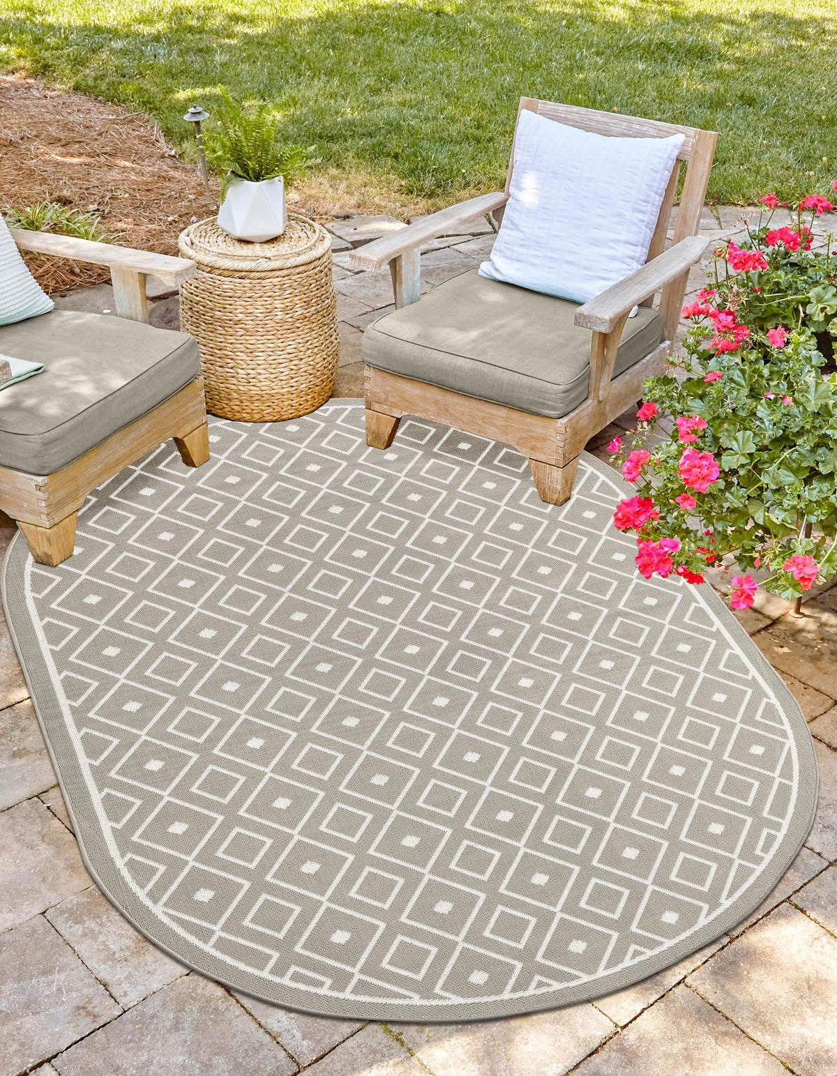 Seaside Lattice Collection Area Rug - Brighton Oval Gray  lifestyle 191