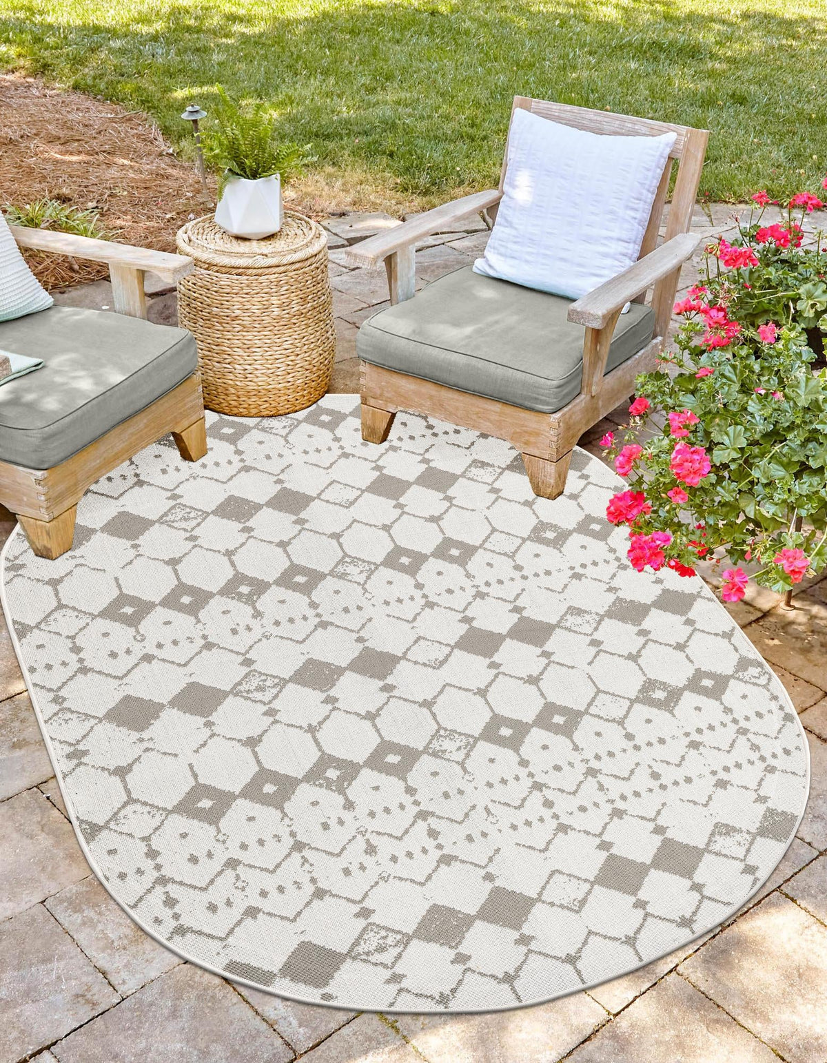 Seaside Lattice Collection Area Rug -  Margate Oval Ivory and Gray  lifestyle 226