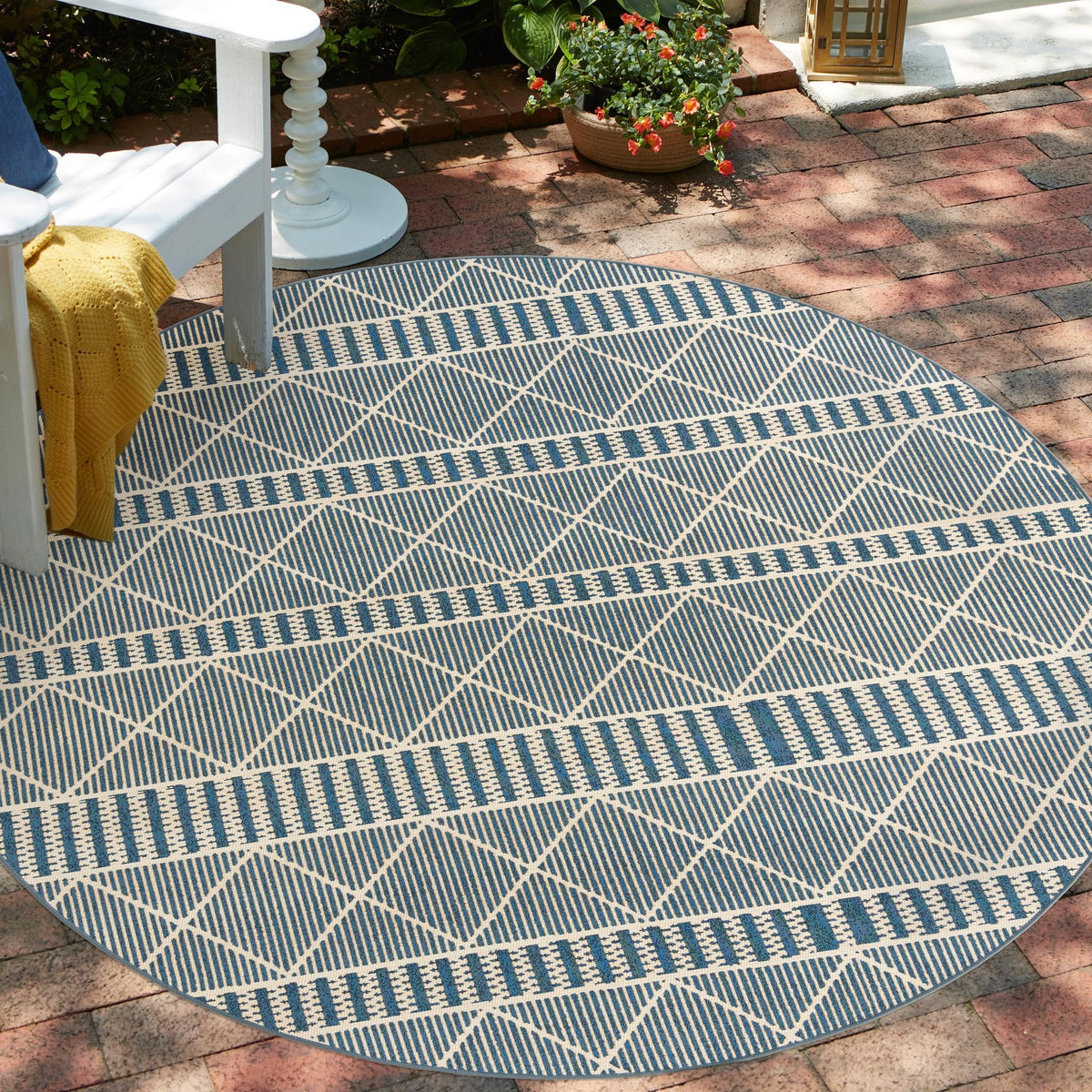 Seaside Lattice Collection Area Rug -  Glade Round Blue  lifestyle 189