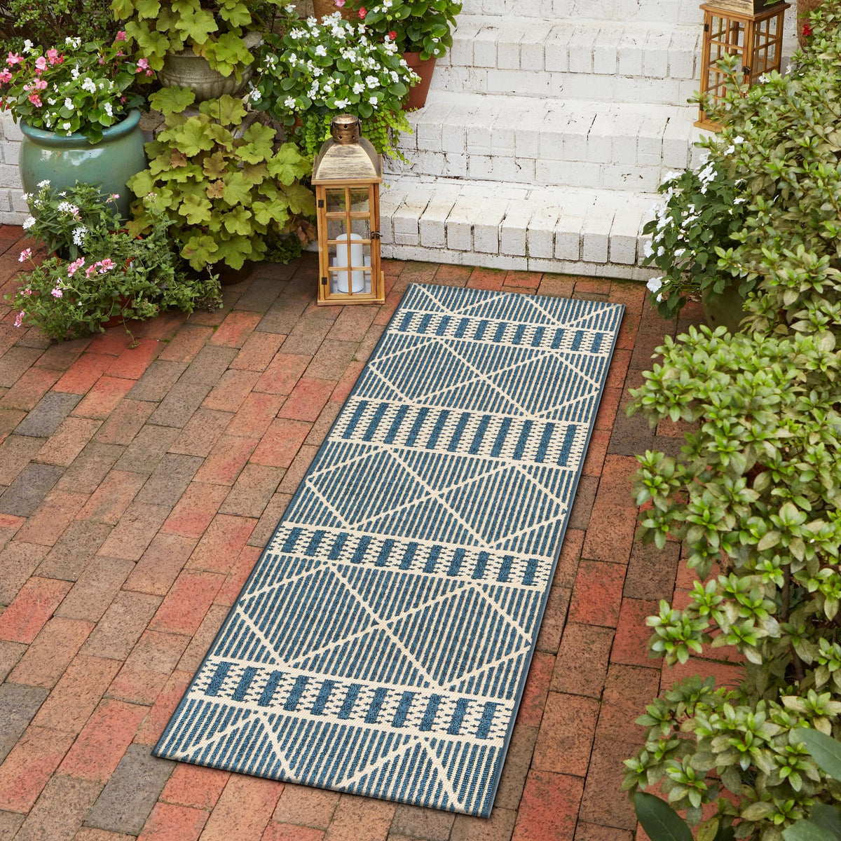 Seaside Lattice Collection Area Rug -  Glade Runner Blue  lifestyle 190
