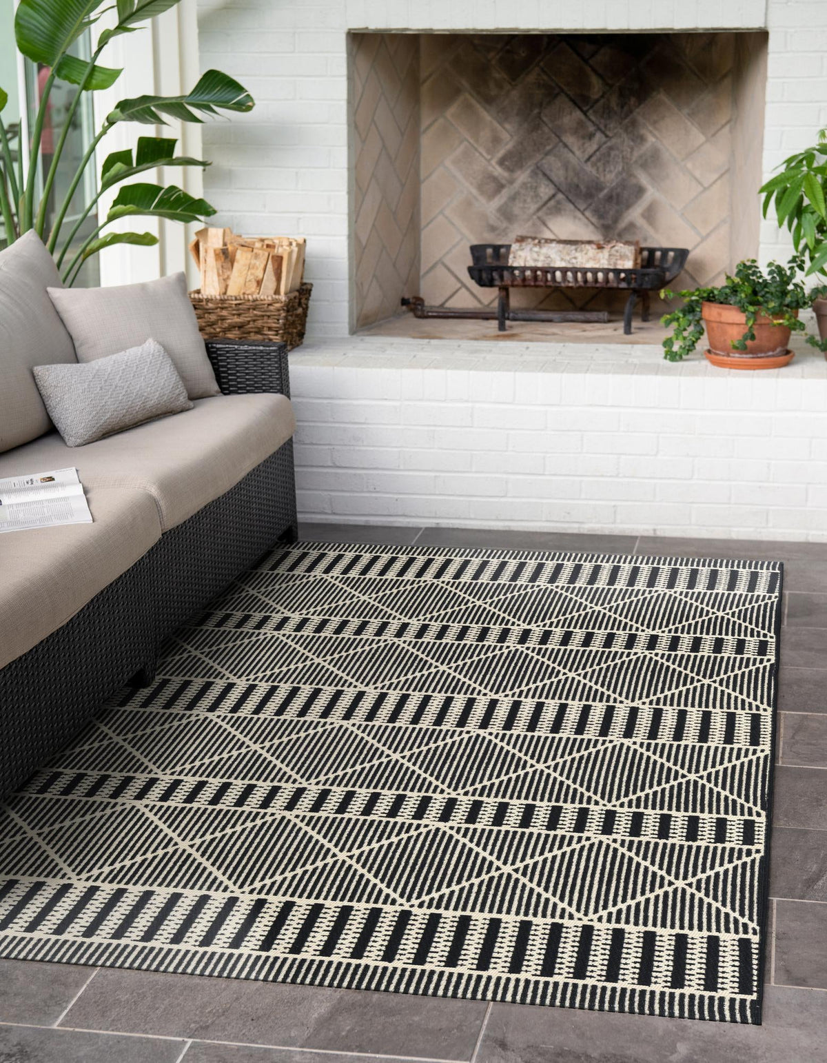 Seaside Lattice Collection Area Rug -  Glade Rectangle Black  lifestyle 4