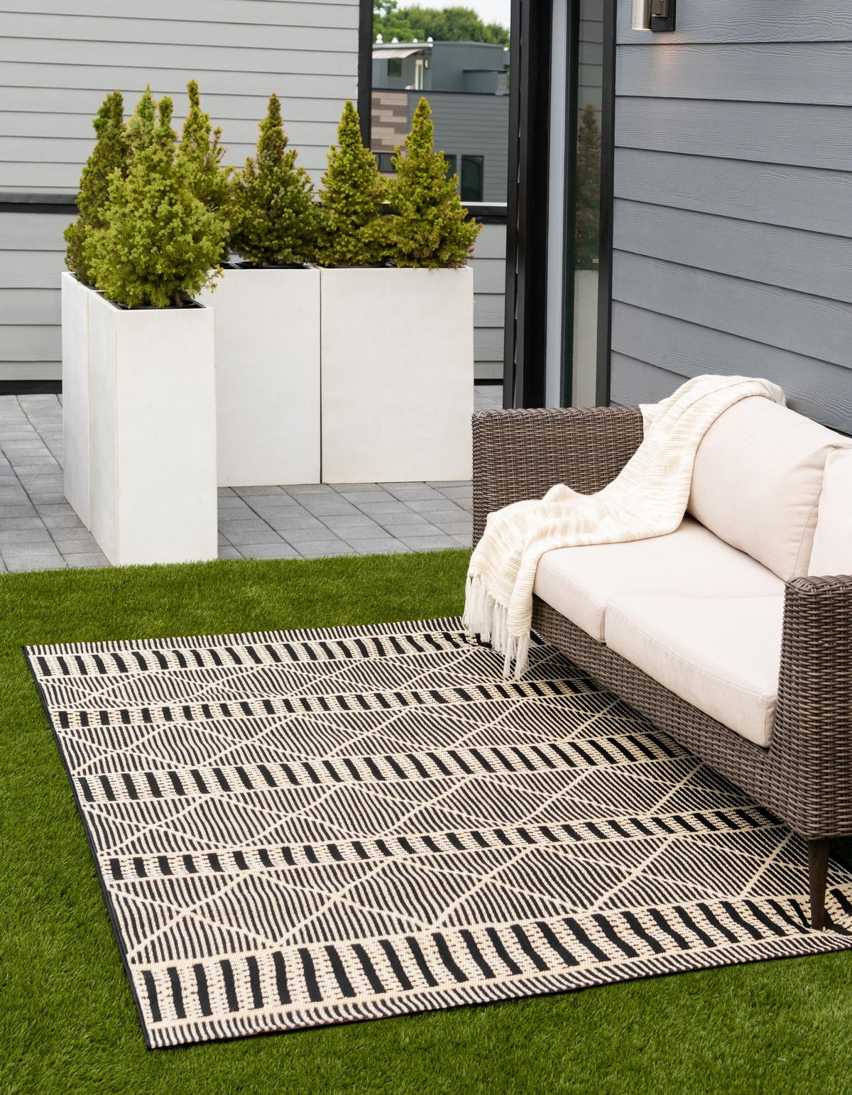 Seaside Lattice Collection Area Rug -  Glade Rectangle Black  lifestyle 28