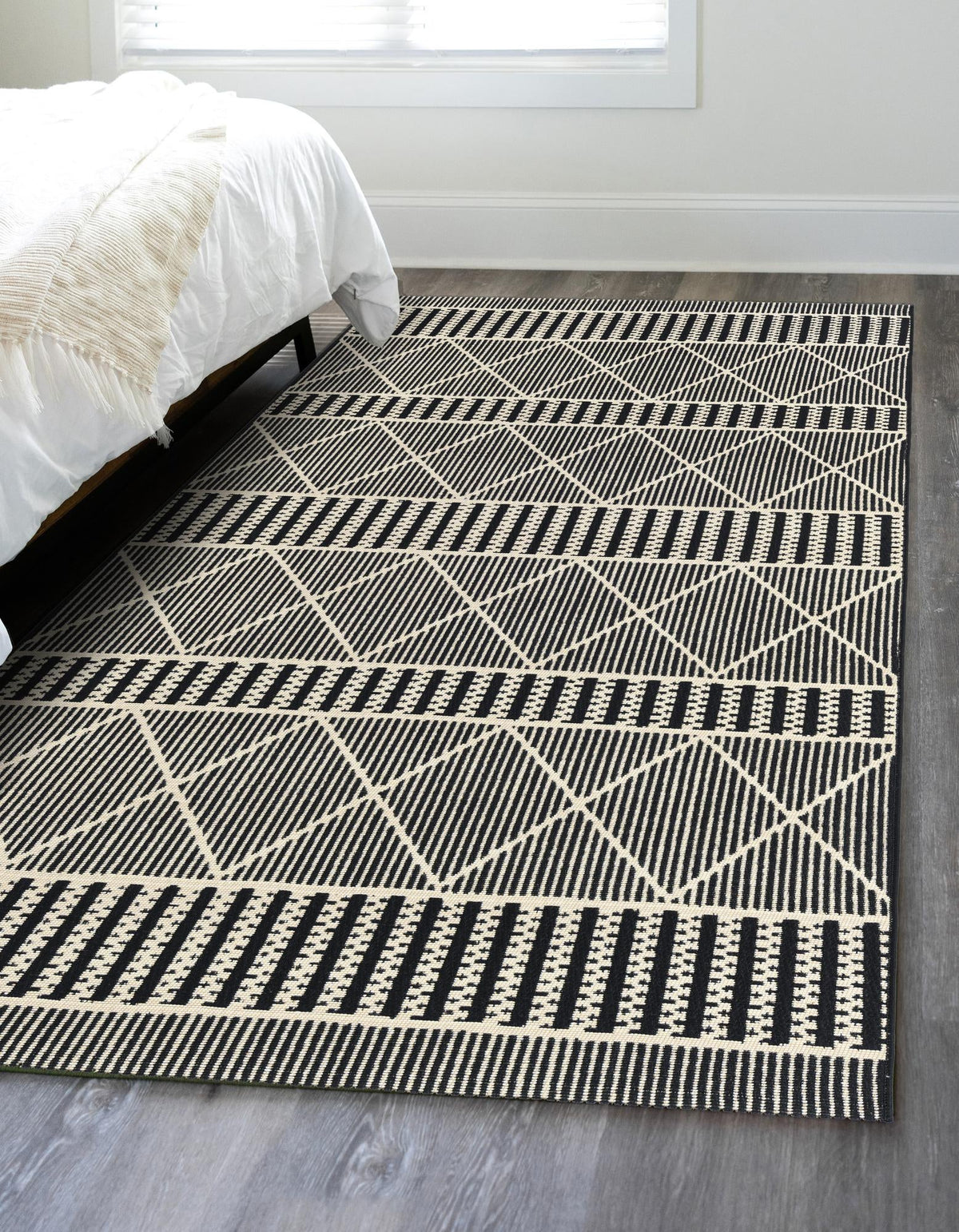 Seaside Lattice Collection Area Rug -  Glade Rectangle Black  lifestyle 40