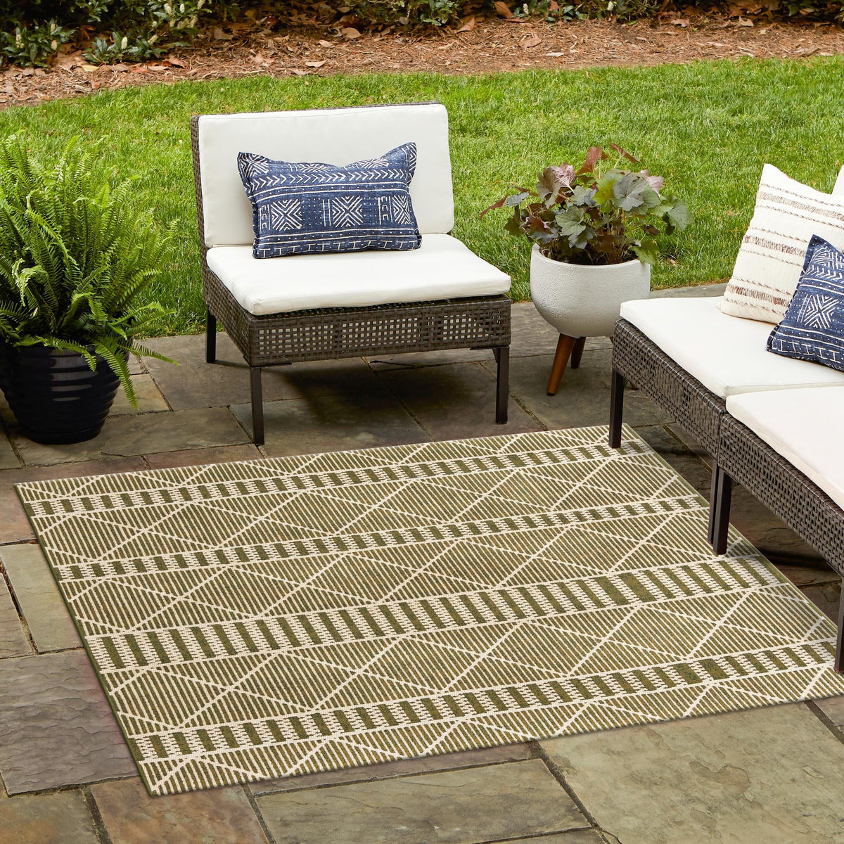 Seaside Lattice Collection Area Rug -  Glade Square Green  lifestyle 196