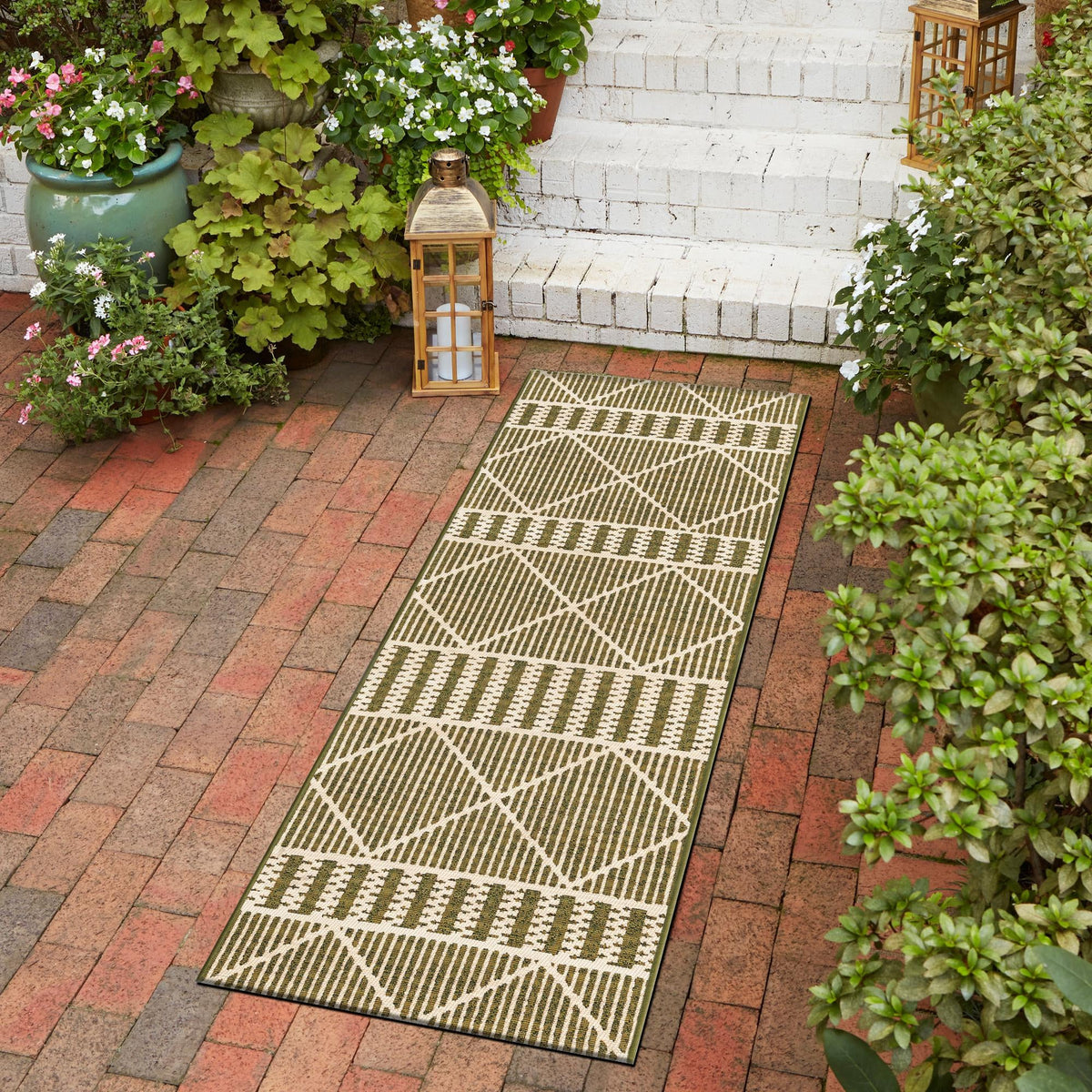 Seaside Lattice Collection Area Rug -  Glade Runner Green  lifestyle 198